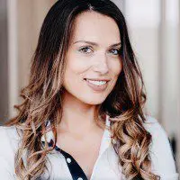 rachel buscall headshot